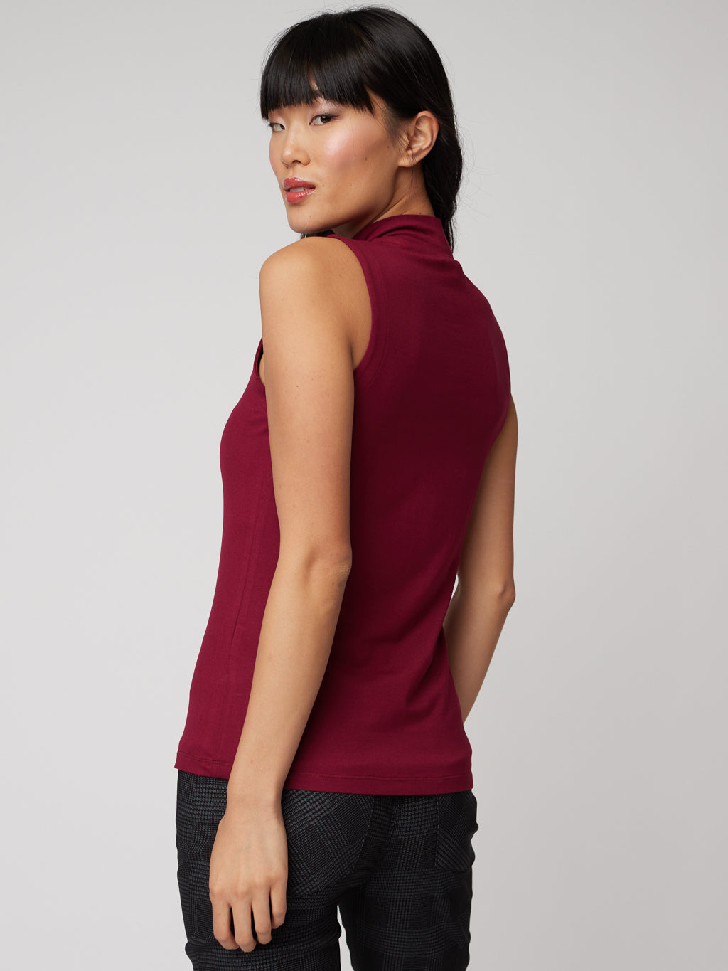 Semi-fitted tank top