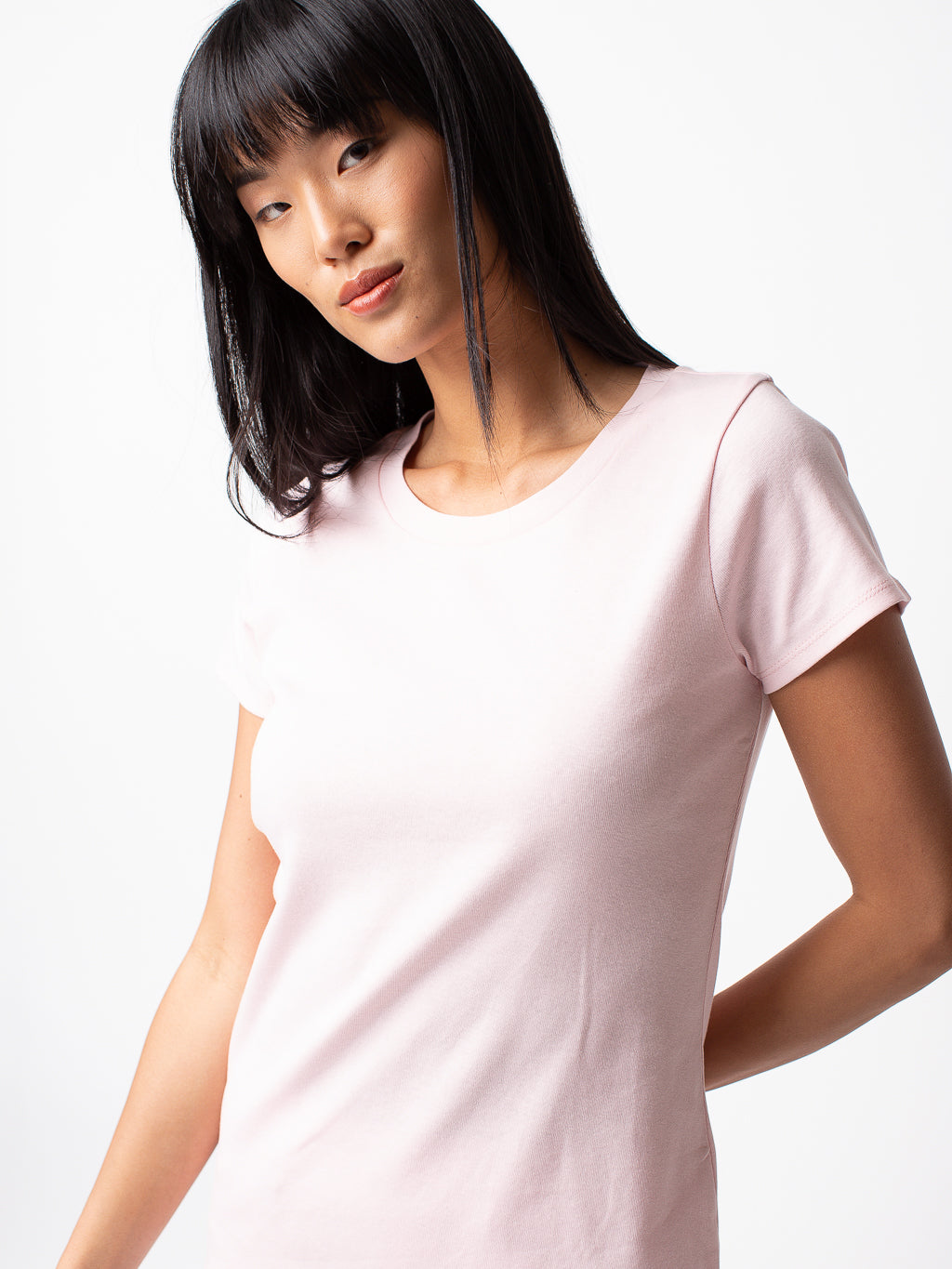 Short-sleeve semi-fitted t-shirt