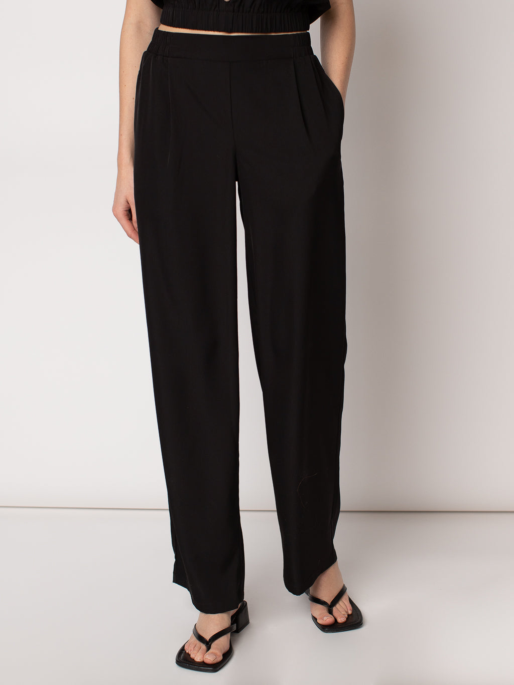 Pull-on dress pant with elastic waistband