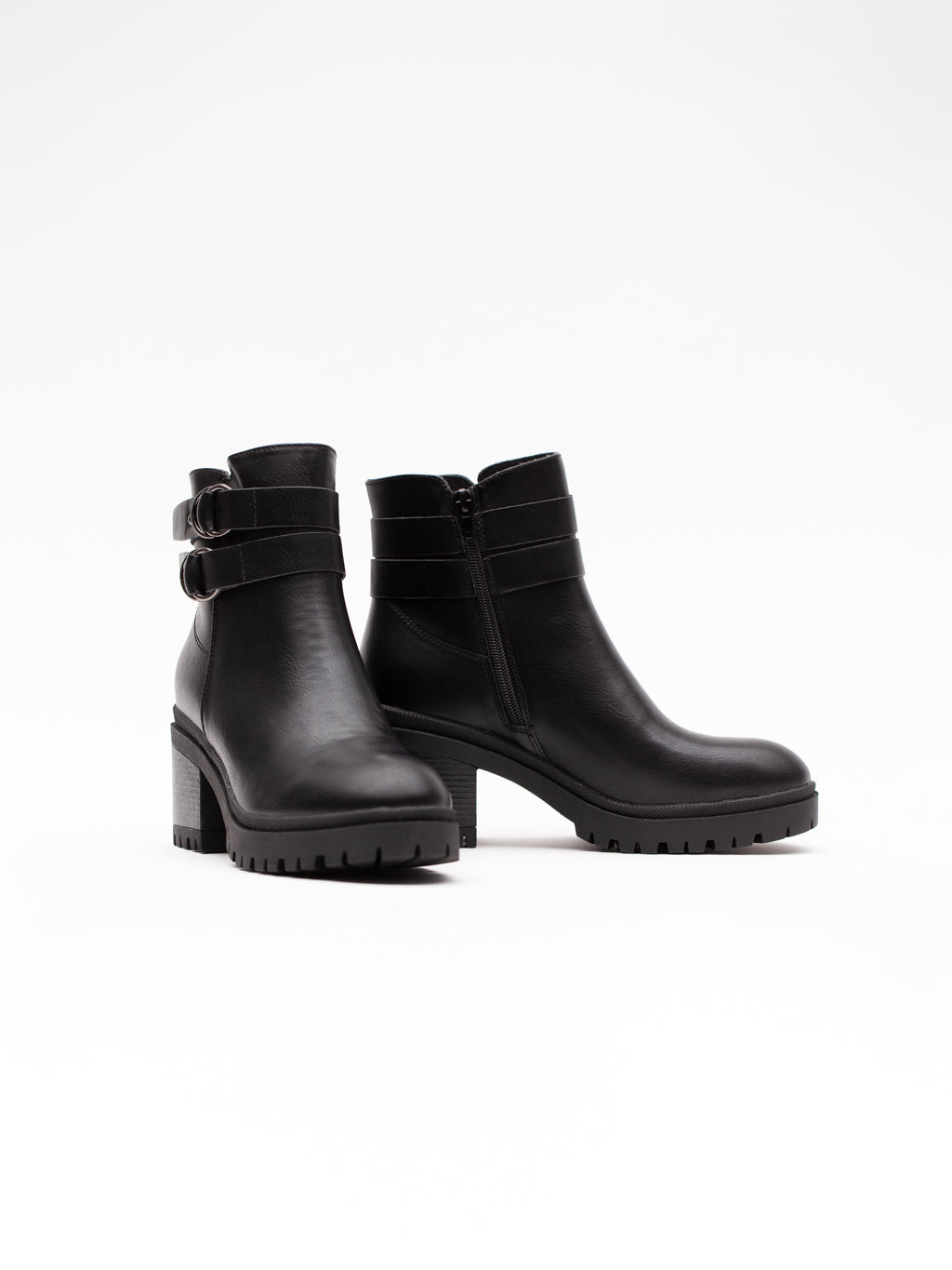 Low heels booties