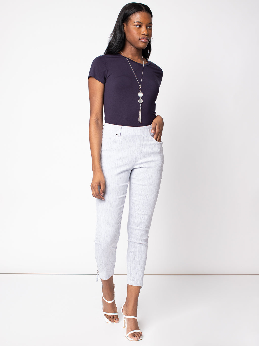 Short-sleeve semi-fitted t-shirt