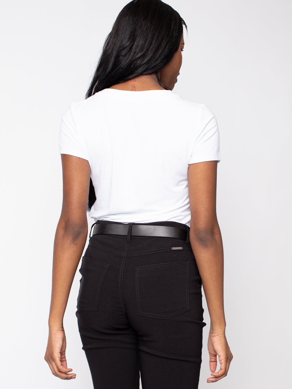 Short-sleeve semi-fitted t-shirt
