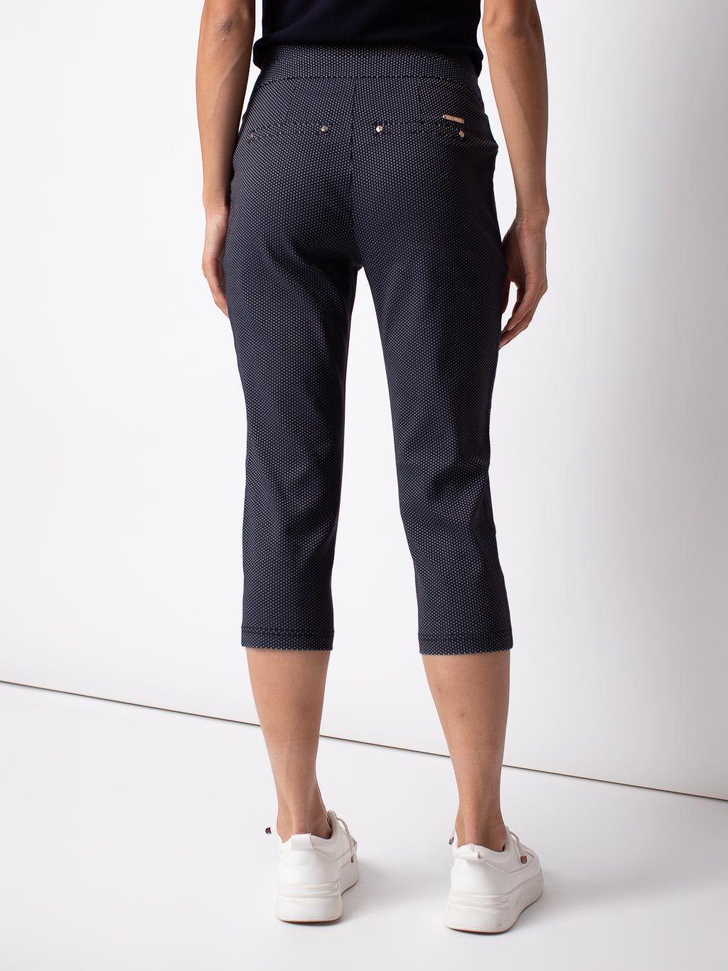 Straight fitted pull-on capri