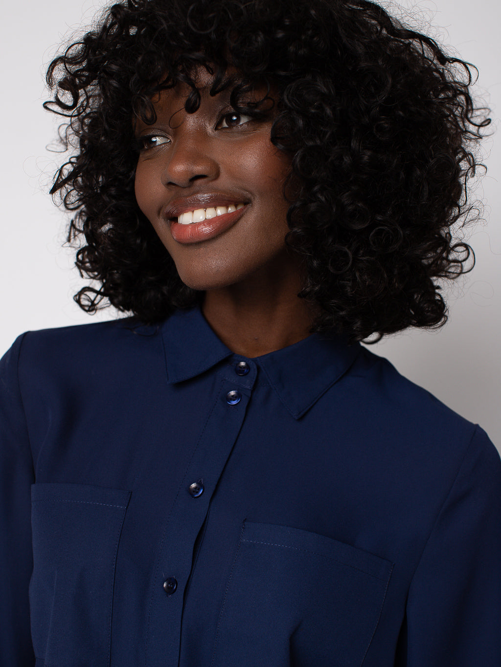 Long-sleeve semi-fitted blouse with buttons