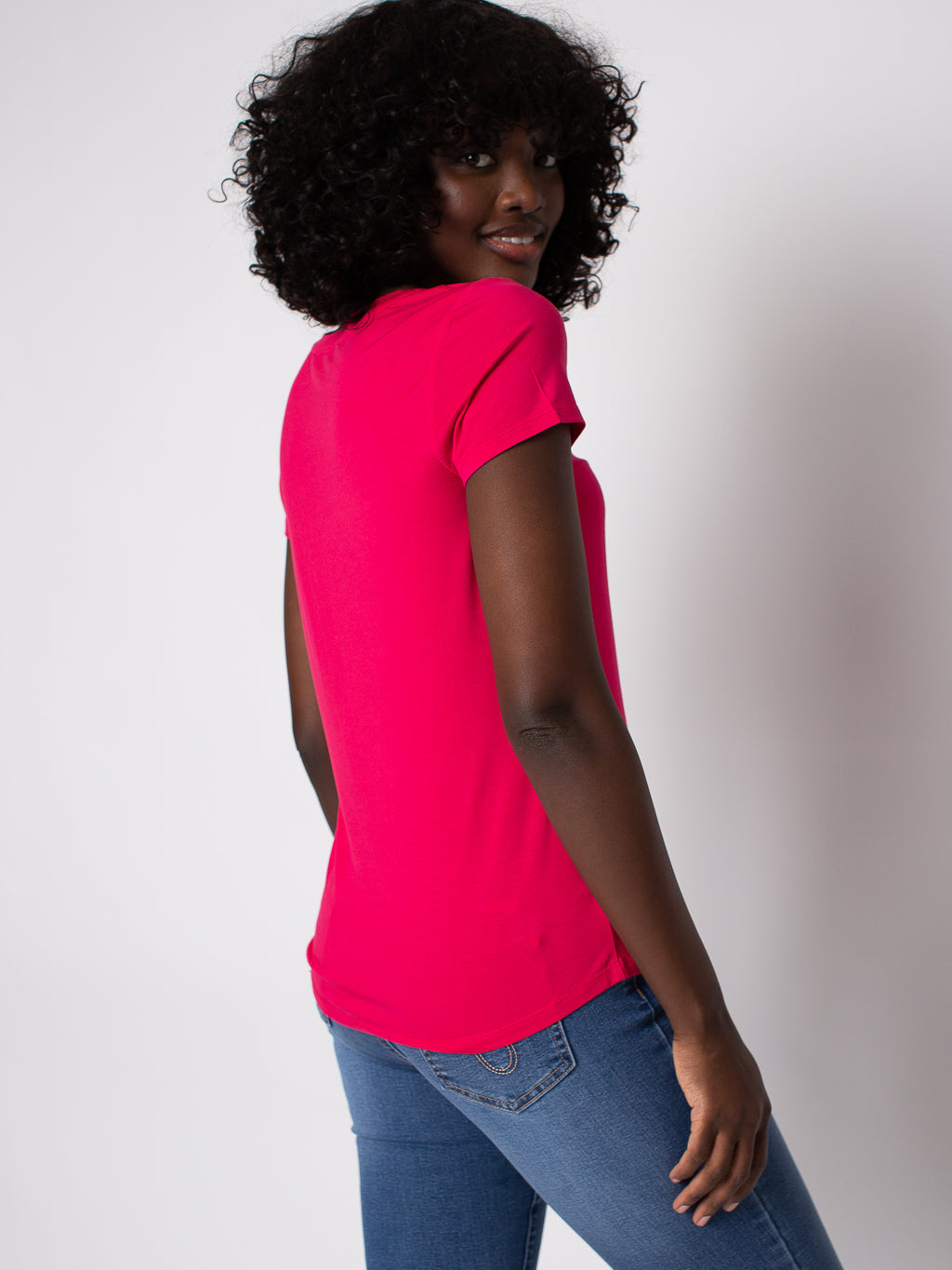 Short-sleeve semi-fitted t-shirt