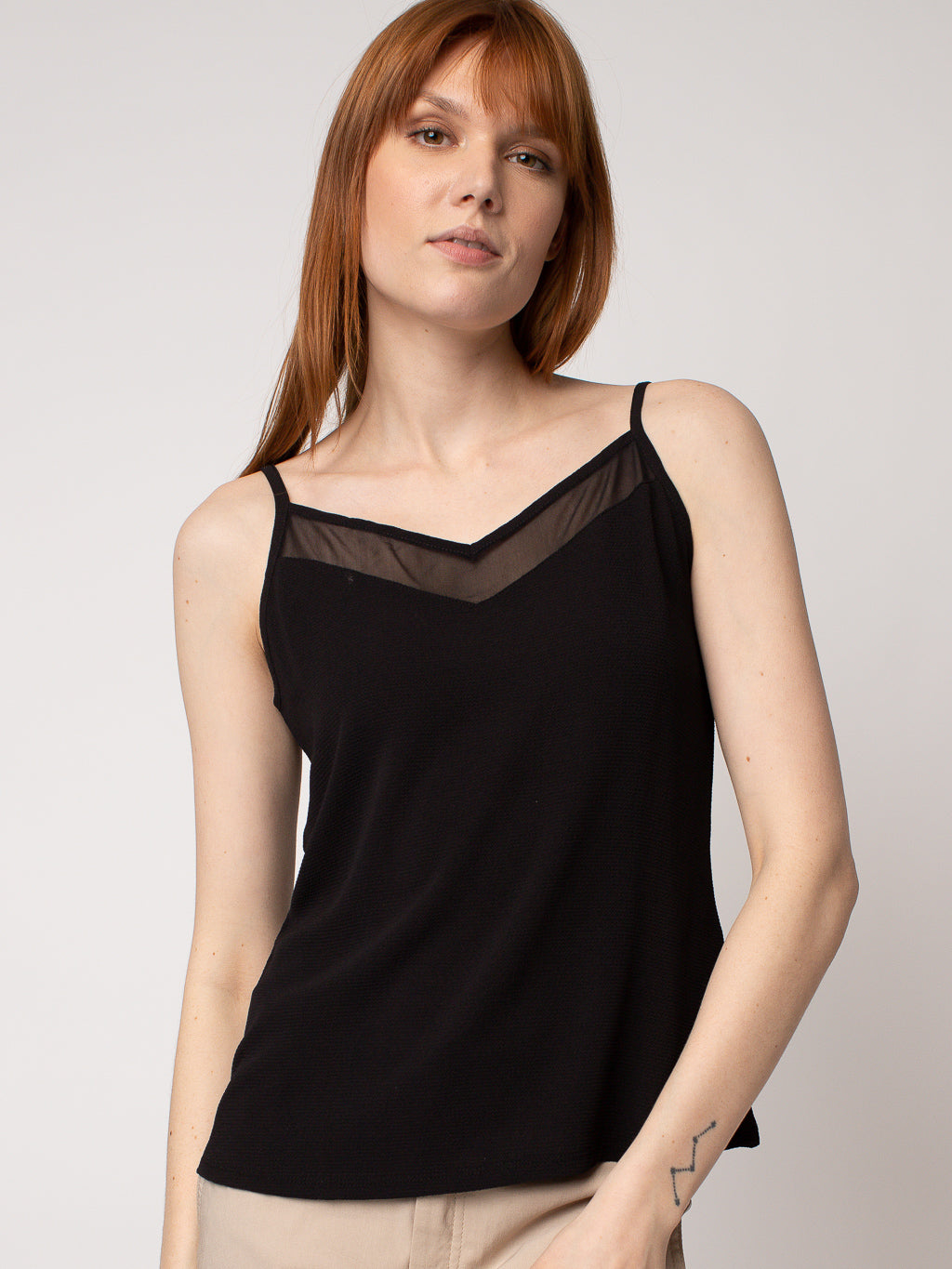 Camisole semi-ajustée avec détails semi-transparents