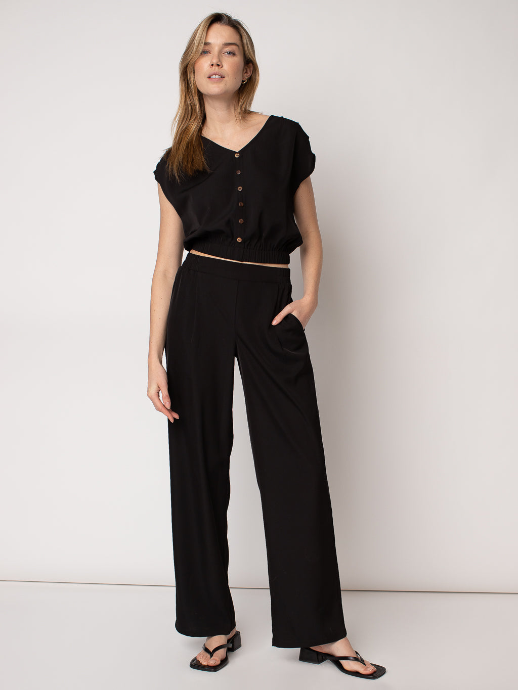 Pull-on dress pant with elastic waistband