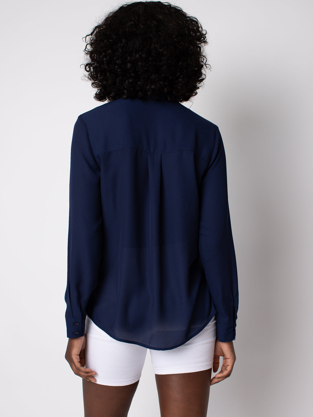 Long-sleeve semi-fitted blouse with buttons