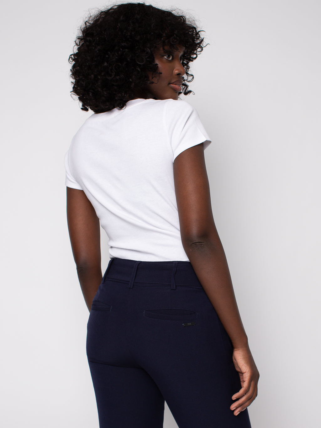 Short-sleeve semi-fitted t-shirt