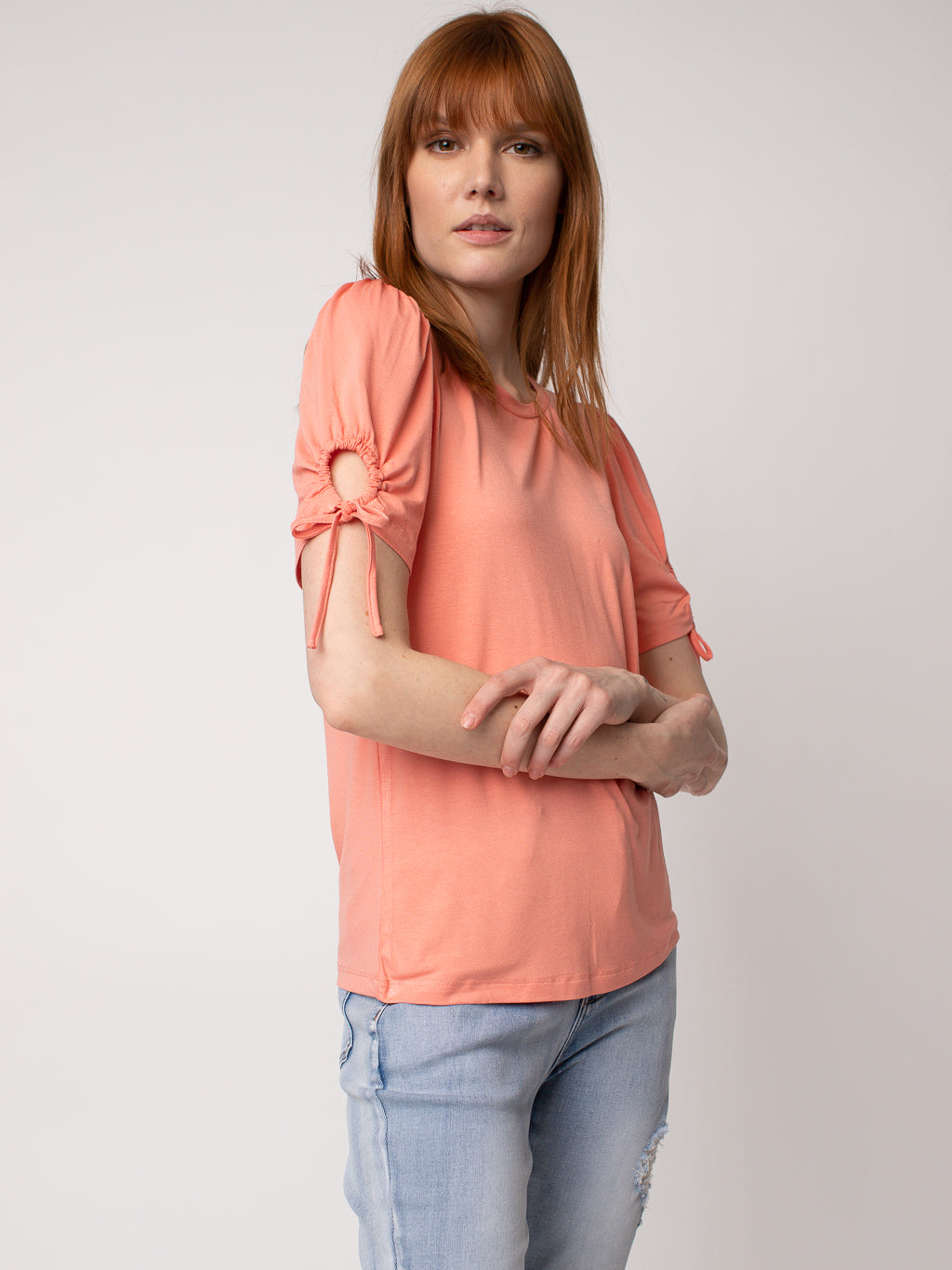 Short-sleeve semi-fitted t-shirt