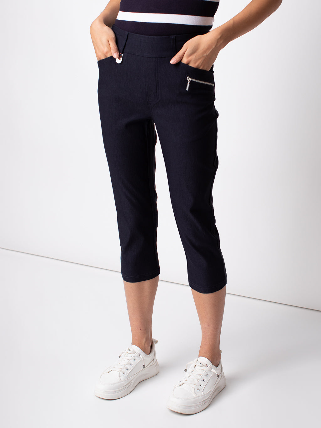 Straight fitted pull-on capri