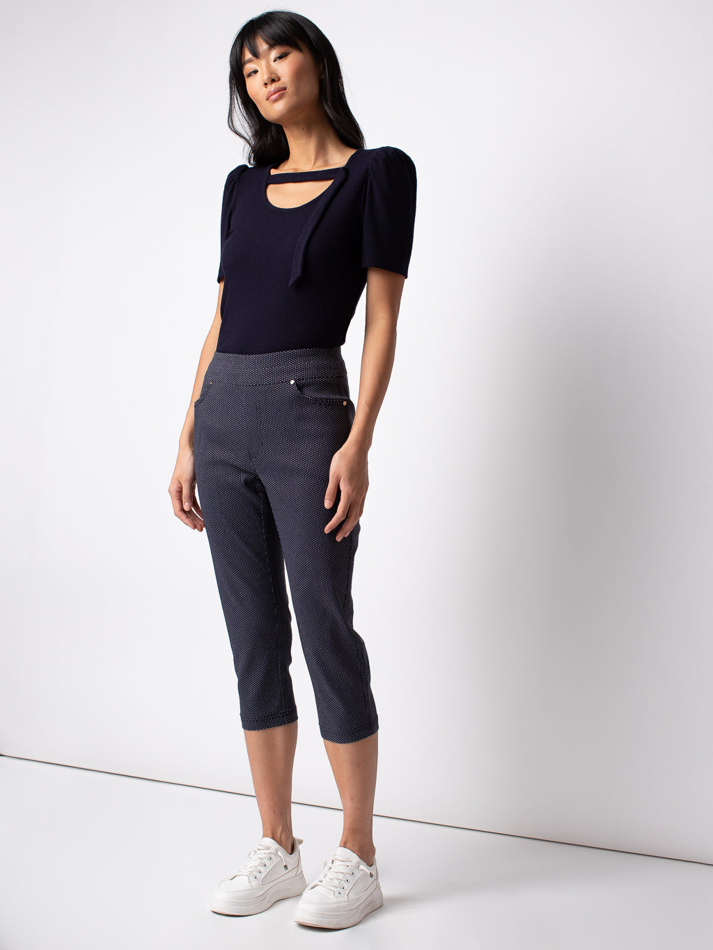 Straight fitted pull-on capri