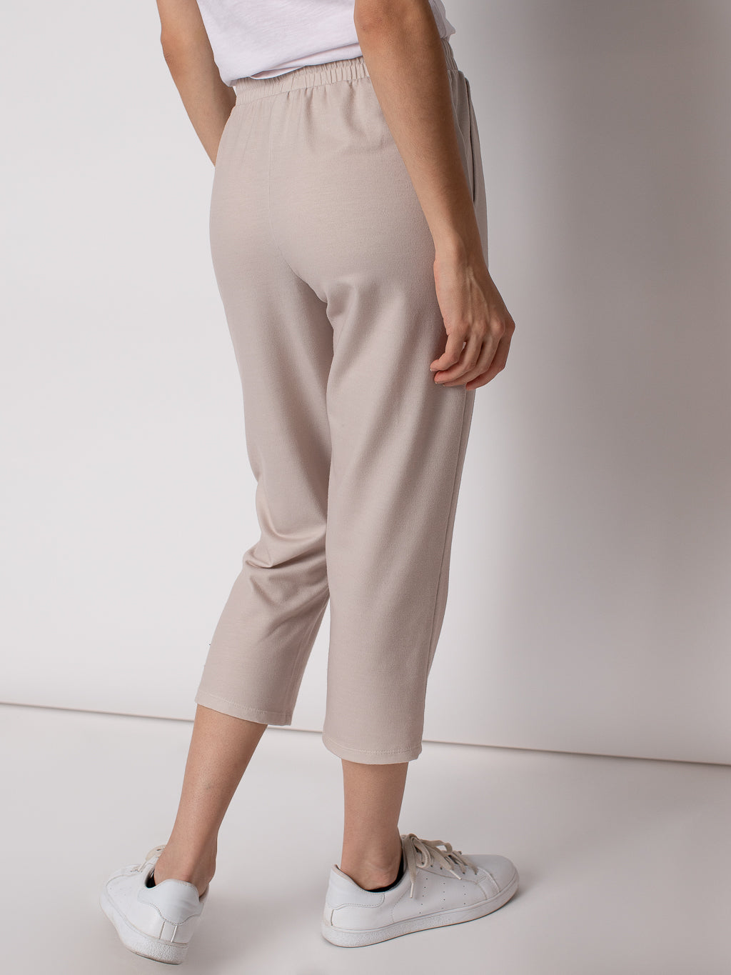 Relaxed capri with elastic waistband