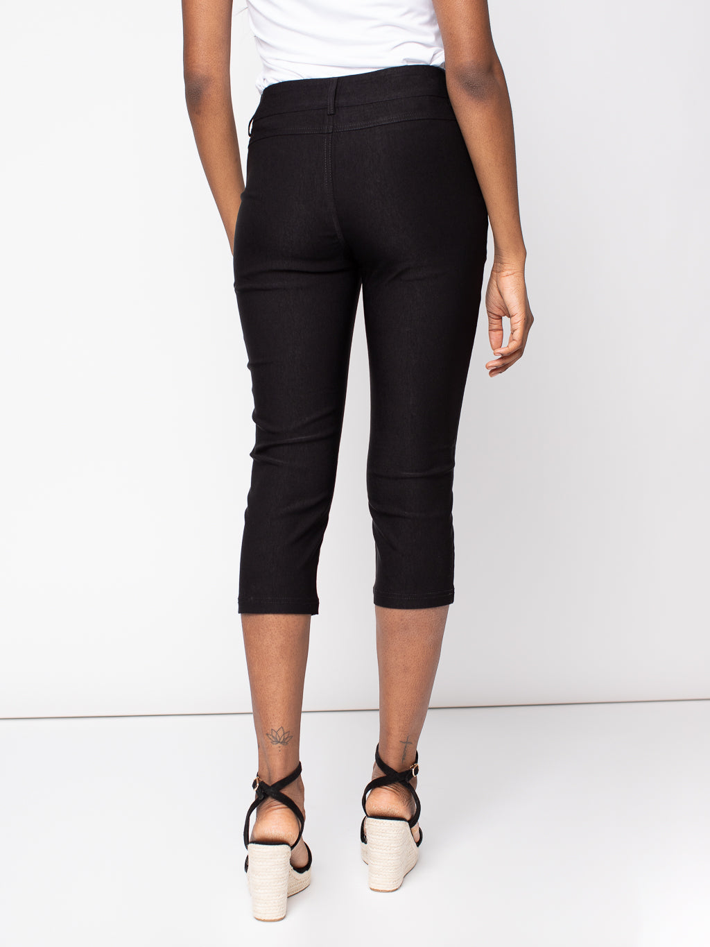 Straight fitted pull-on capri