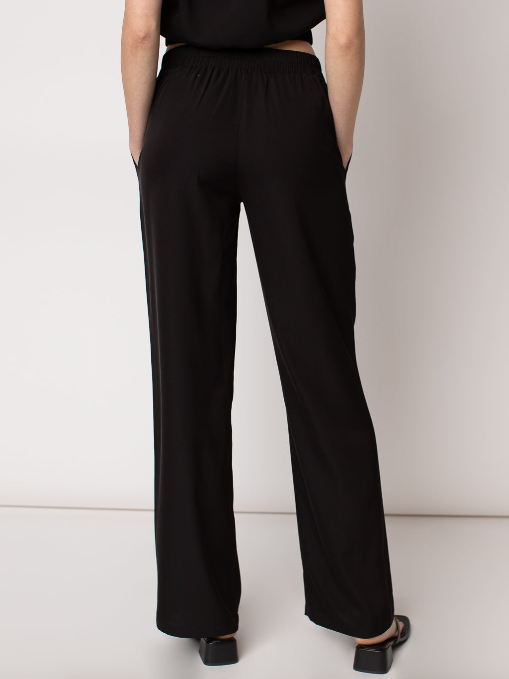 Pull-on dress pant with elastic waistband