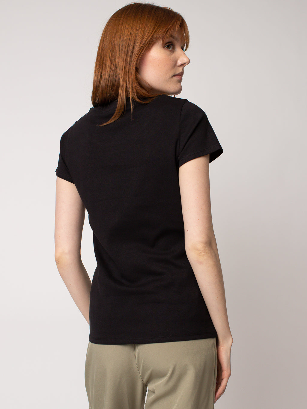 Short-sleeve semi-fitted t-shirt