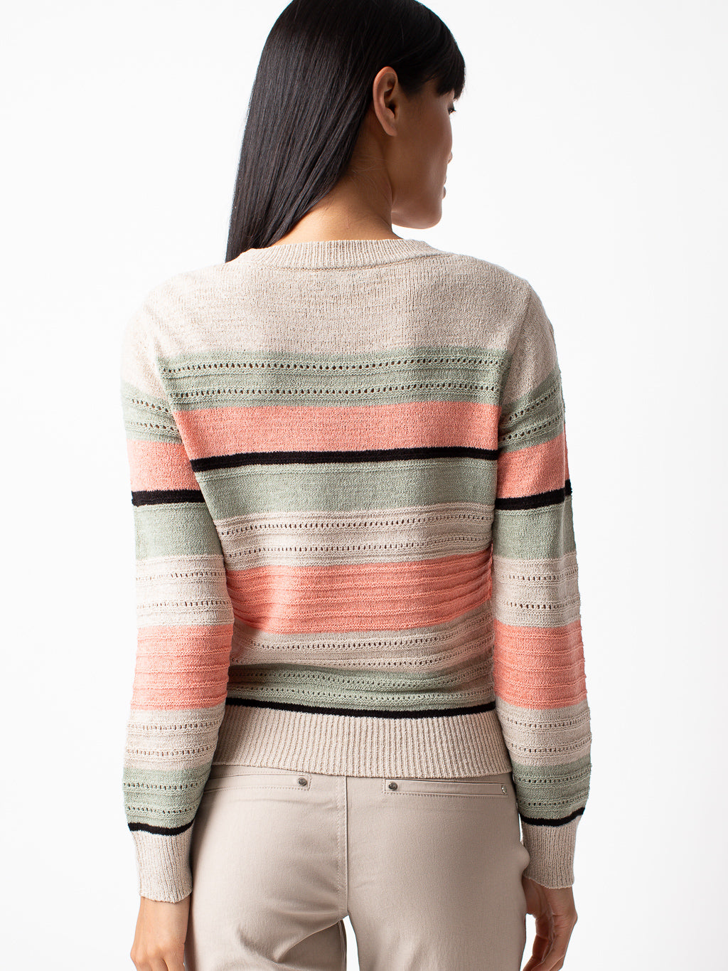 Long-sleeve semi-fitted pullover sweater