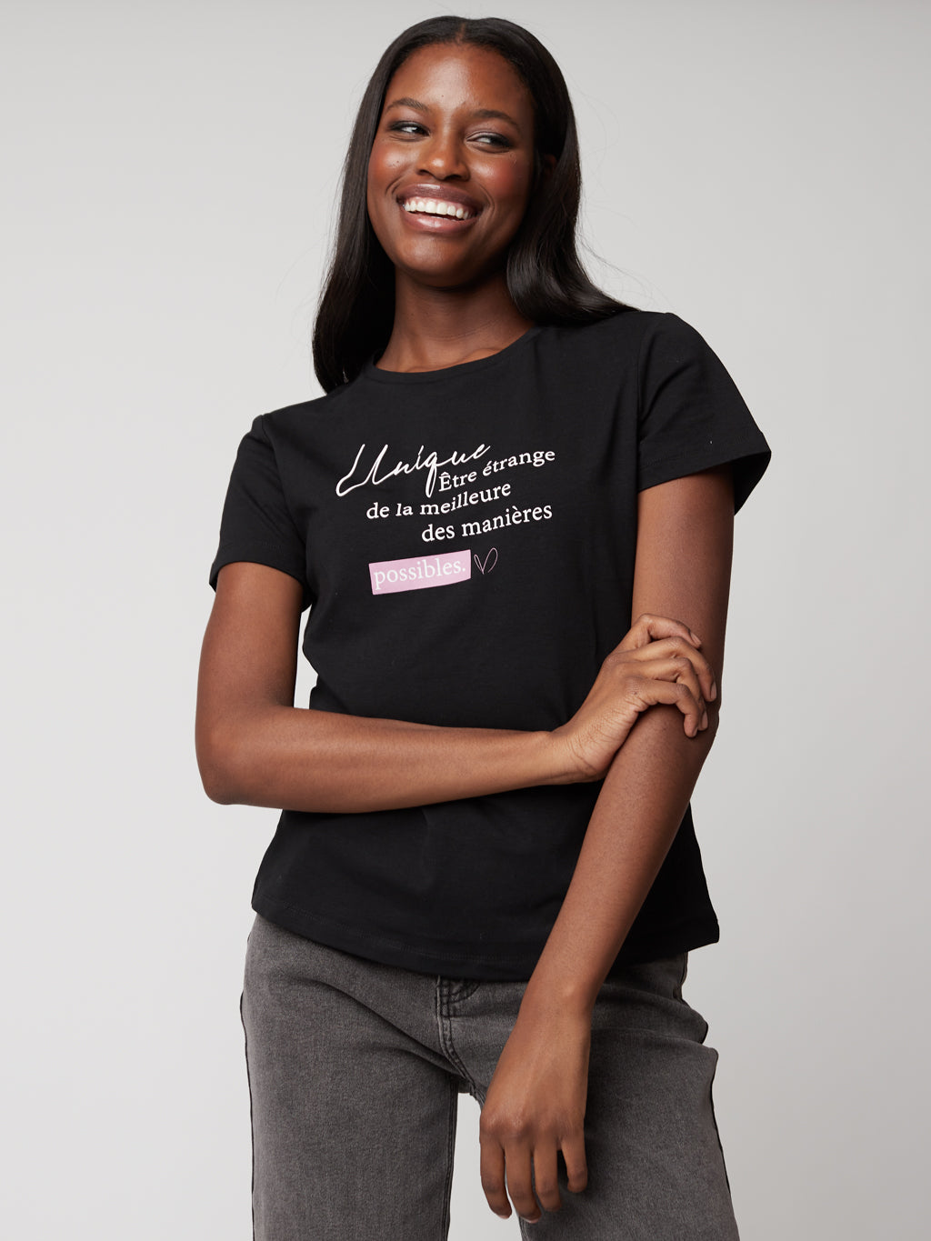 Short-sleeve semi-fitted t-shirt