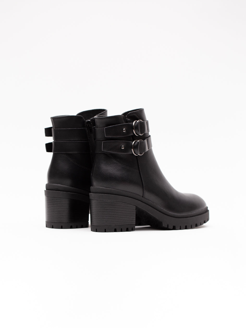 Low heels booties