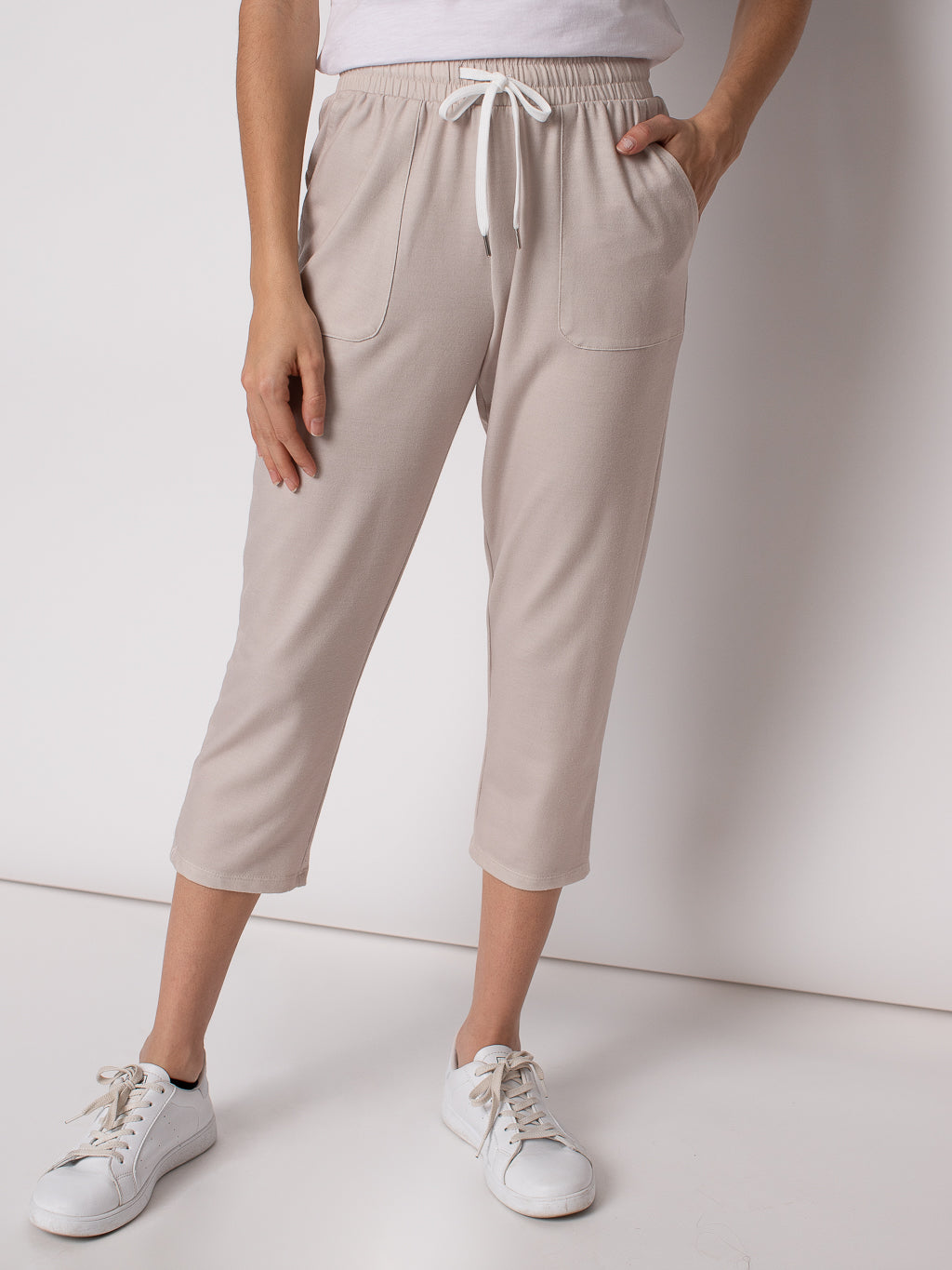 Relaxed capri with elastic waistband