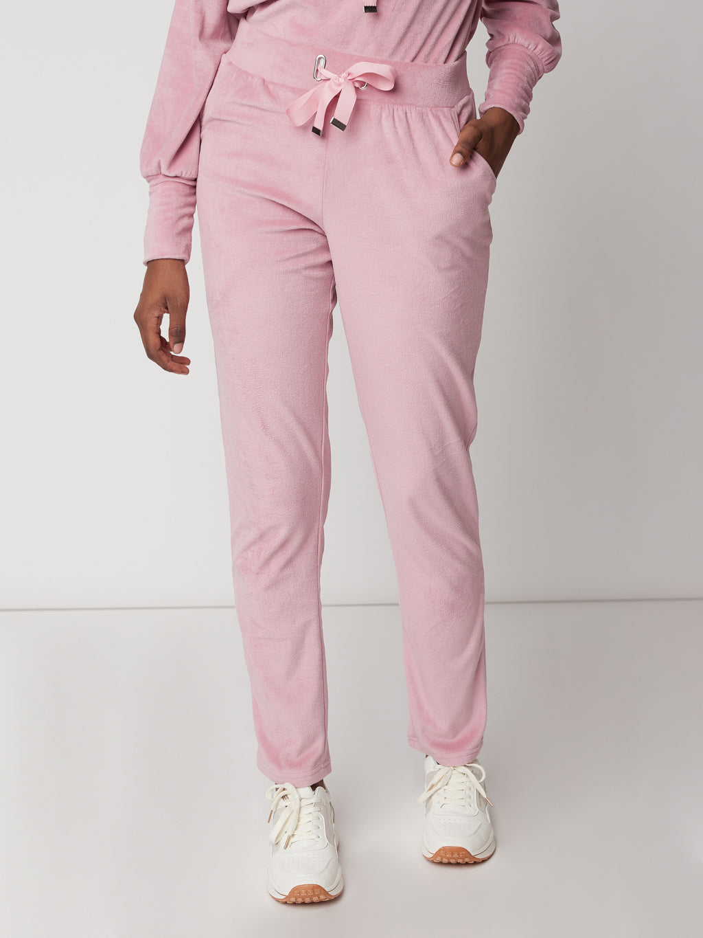 Semi-fitted lounge pant