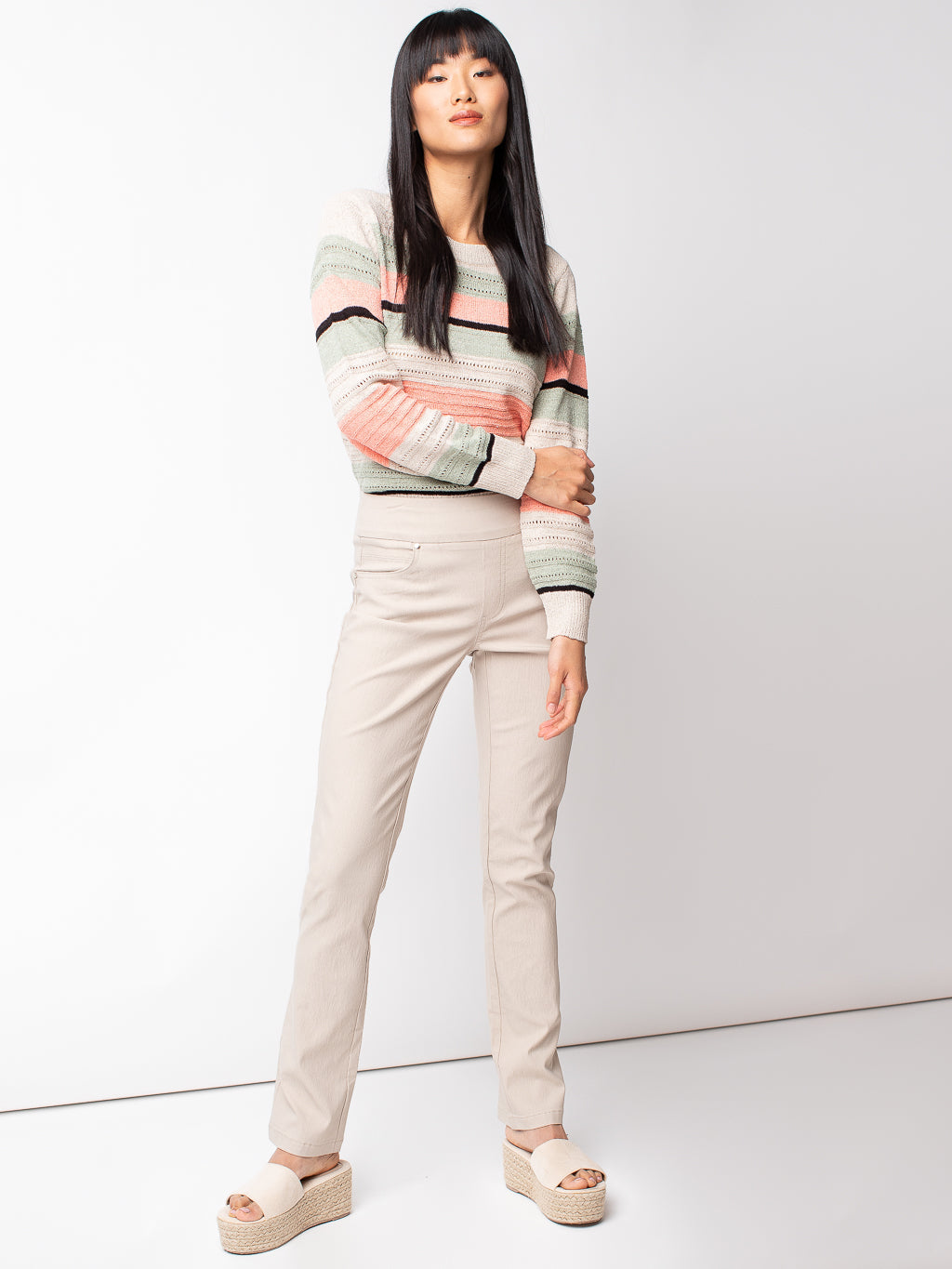 Fitted casual pull-on pant
