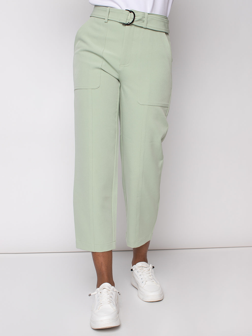 Semi-fitted straight capri with belt