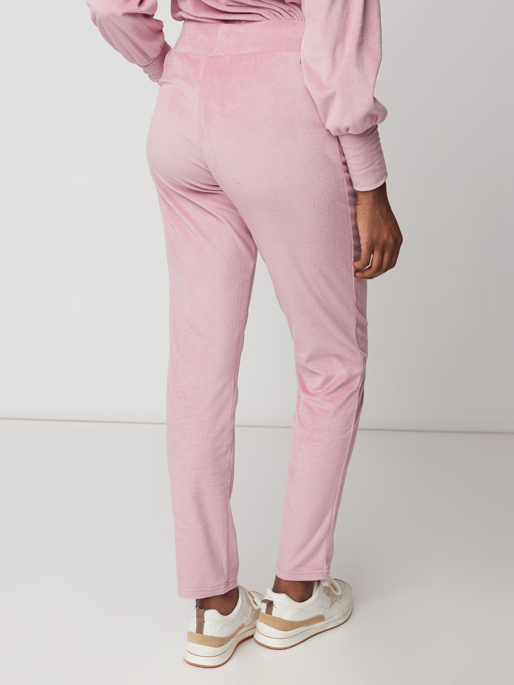 Semi-fitted lounge pant