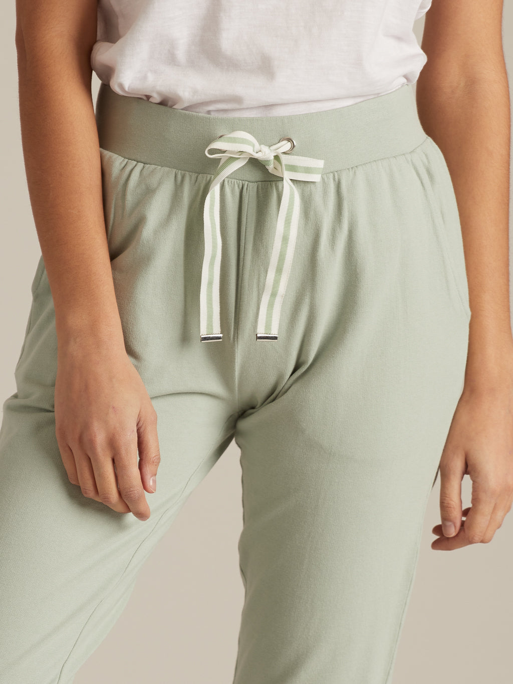 Semi-fitted lounge pant