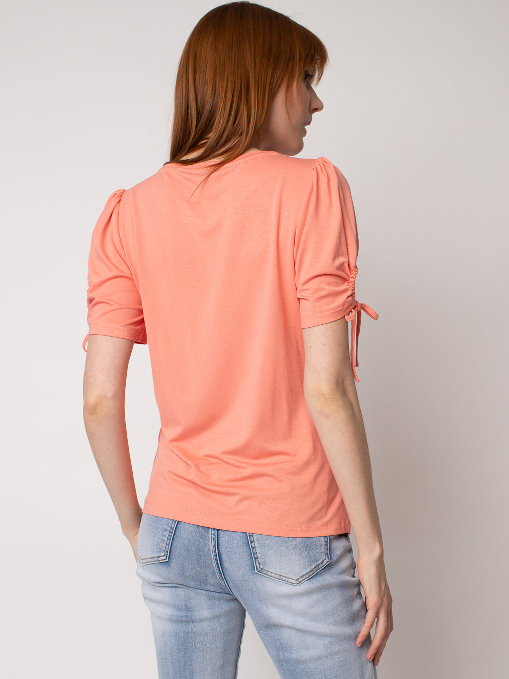 Short-sleeve semi-fitted t-shirt
