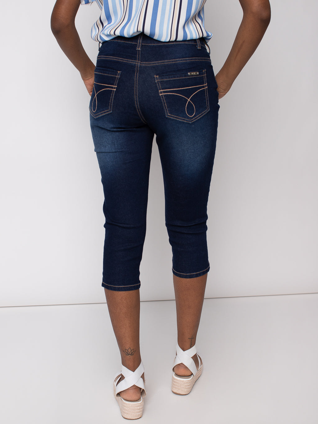 Fitted skinny denim capri