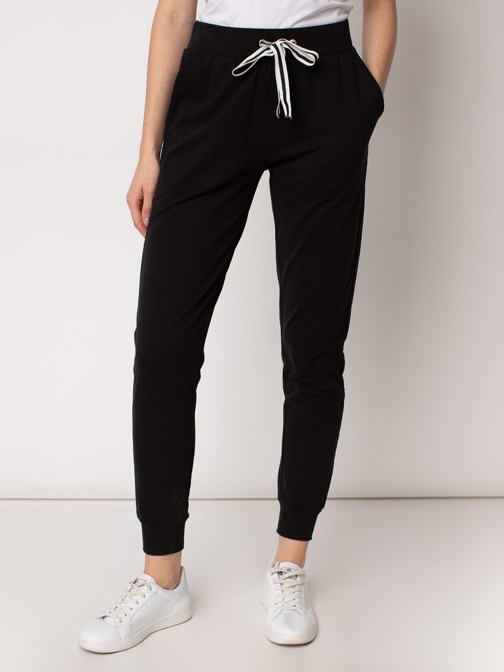 Semi-fitted lounge pant