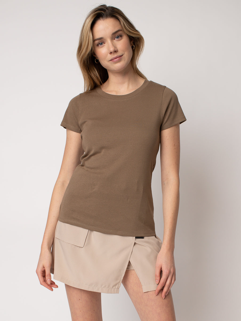 Short-sleeve semi-fitted t-shirt